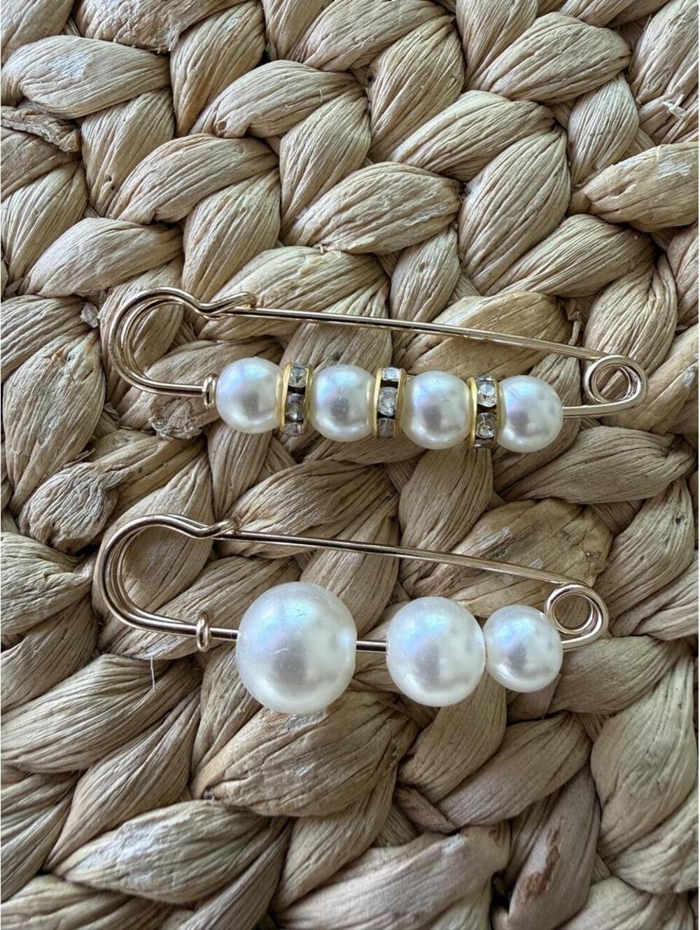 OVERSIZED PEARL SAFETY PIN BROOCHES – SET OF 2